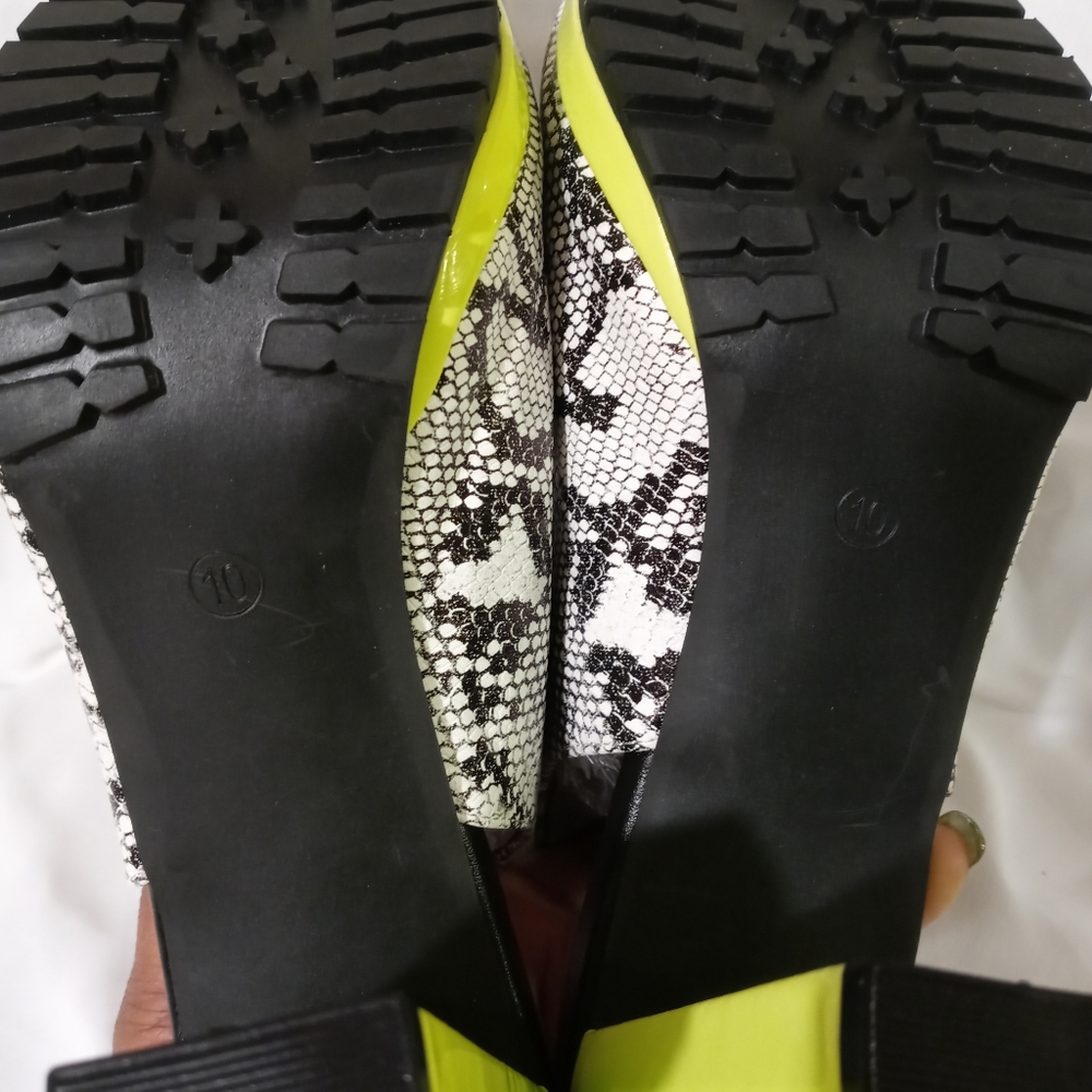 Women Heels - Picture 2 of 9